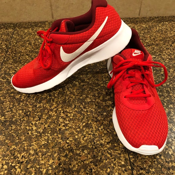 Nike - Picture 3 of 6